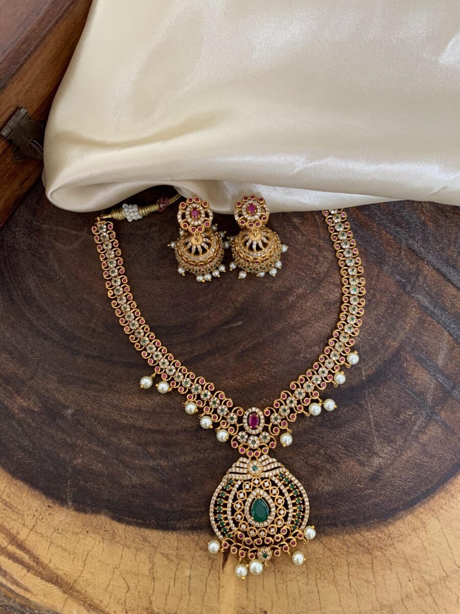 AD necklace set