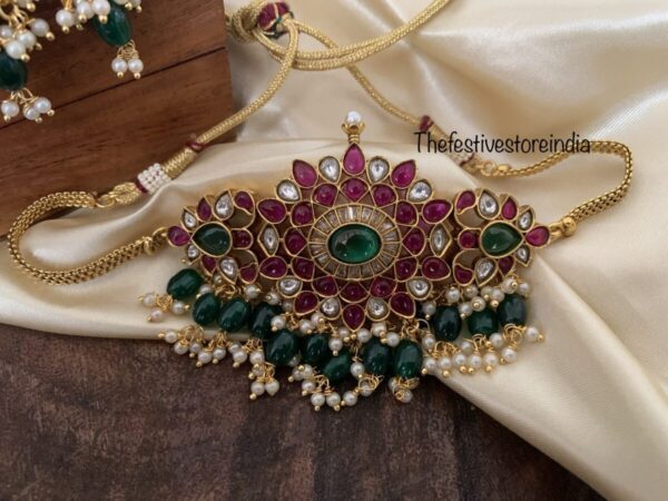 Kemp choker with green beads