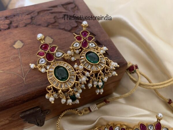 Kemp choker with green beads