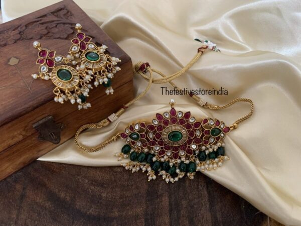 Kemp choker with green beads