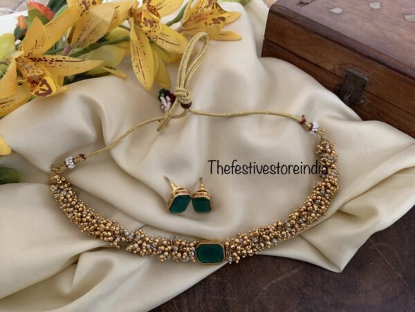 Anklet style green block choker set