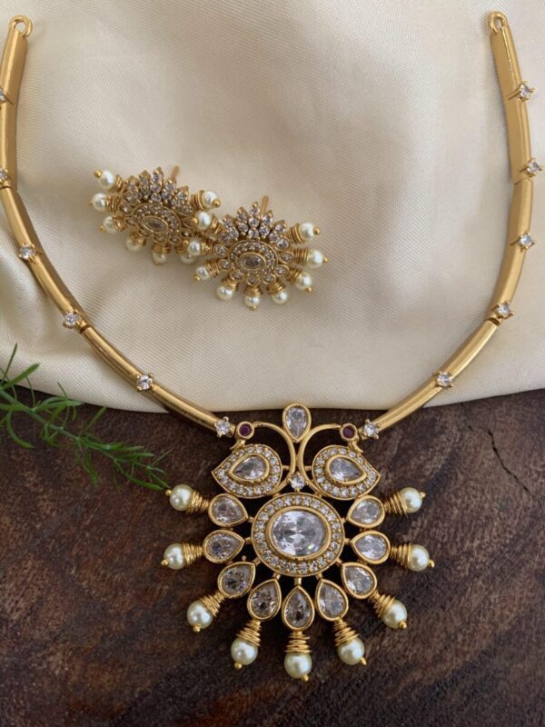 White pendant hasli set
