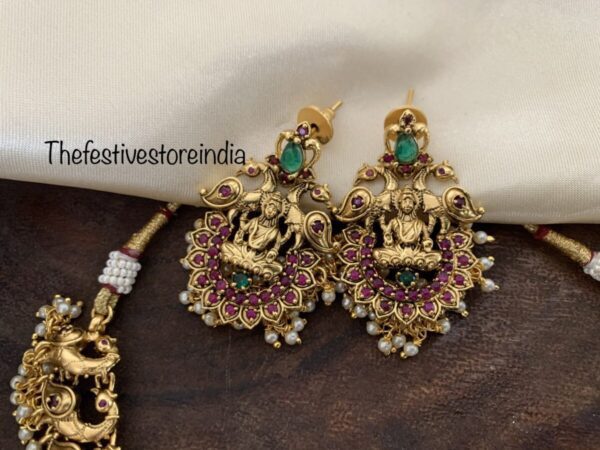 Navilu lakshmi pearls set