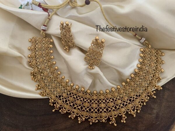 Close knit matte polish necklace set
