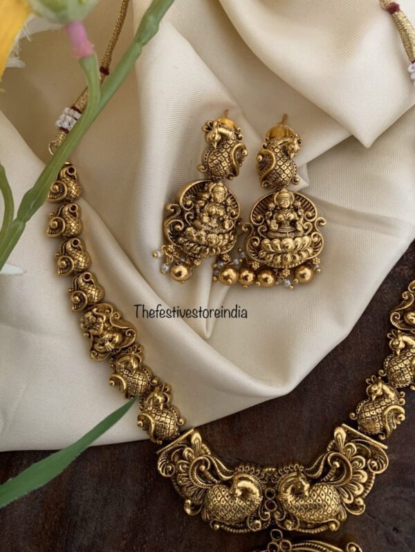 V2 of antique lakshmi short set