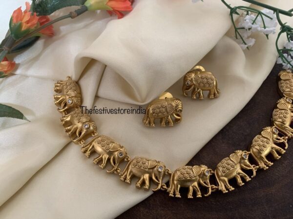 An all gold elephant set