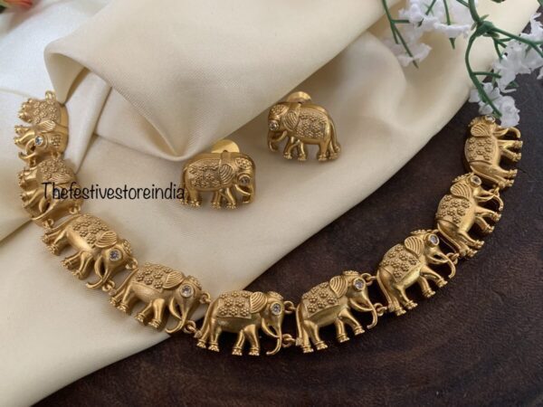 An all gold elephant set