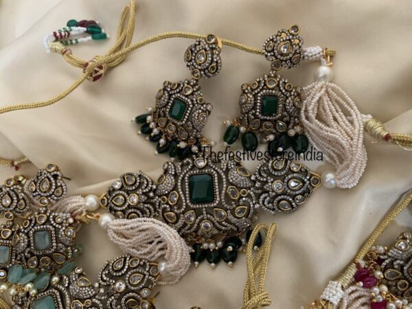 Victorian green block choker set