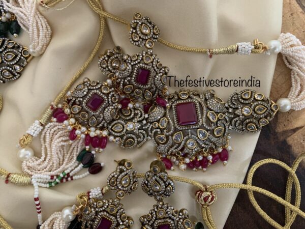 Victorian maroon block choker set