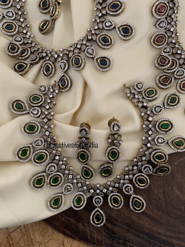 Victorian Green droplets set