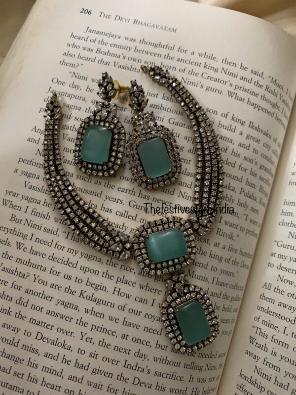 Statement Victorian Blue block set