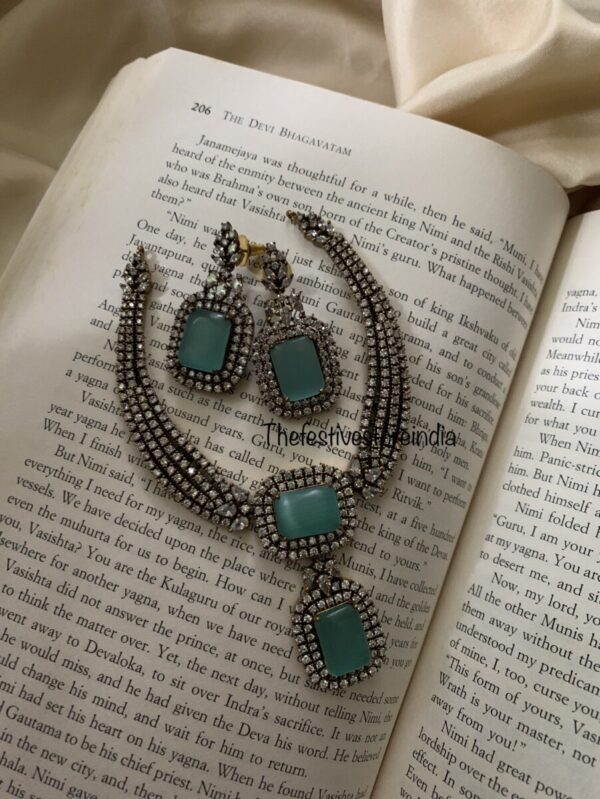Statement Victorian Blue block set