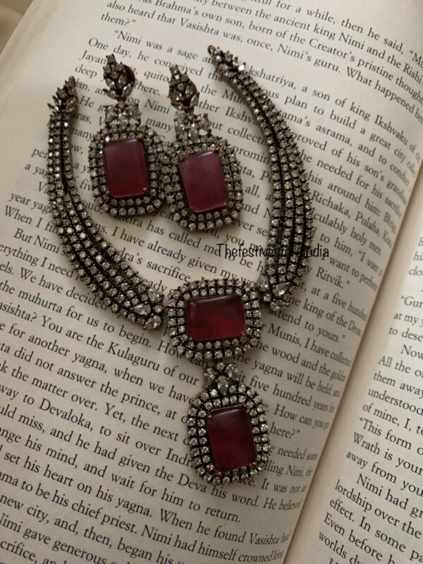 Statement Victorian Maroon block set
