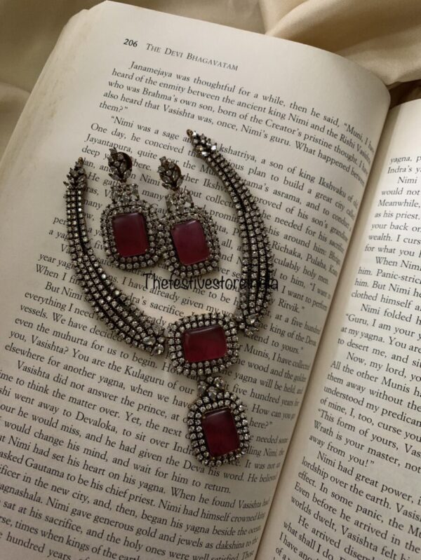 Statement Victorian Maroon block set