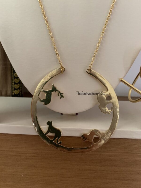 Go green? Set and handcuff