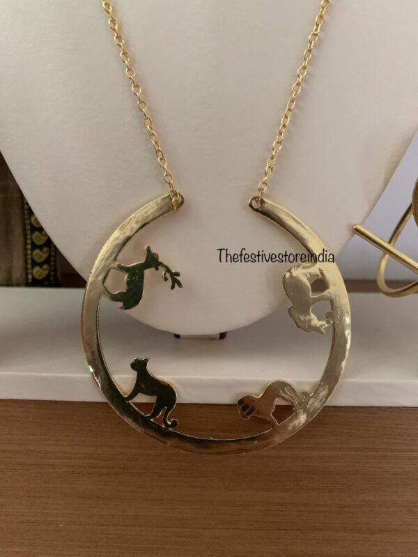Go green? Set and handcuff