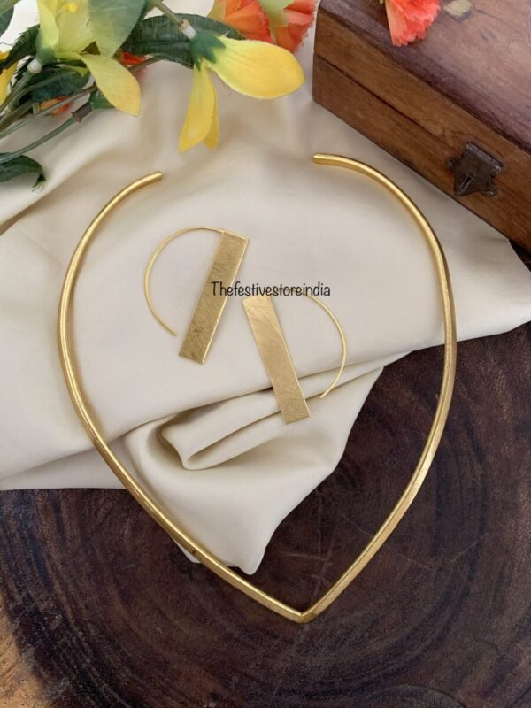 Contemporary Neckcuff and earrings