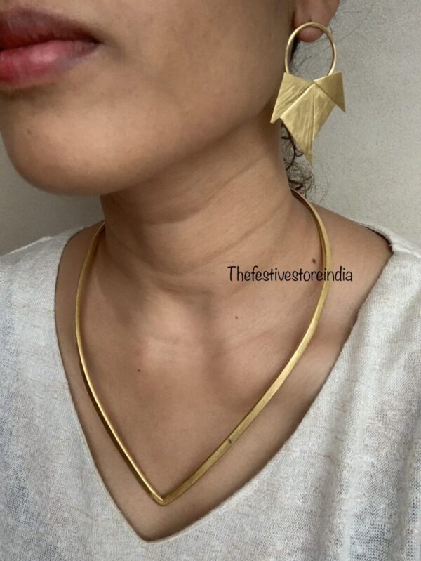 Contemporary Neckcuff and earrings 2