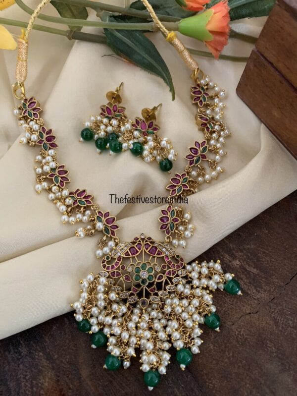 White cluster pearls pendant non idol lotus set