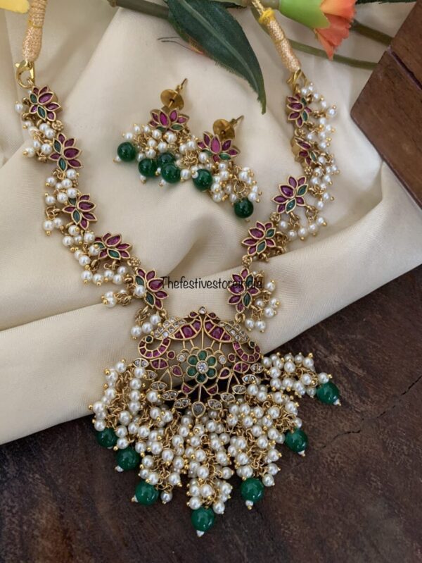 White cluster pearls pendant non idol lotus set
