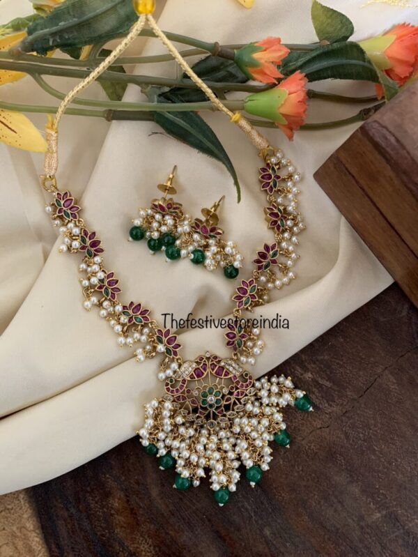 White cluster pearls pendant non idol lotus set