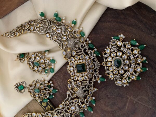 Victorian green necklace set