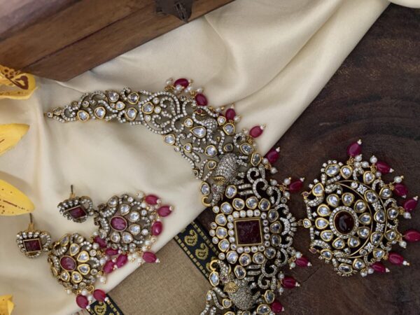 Victorian Maroon necklace set