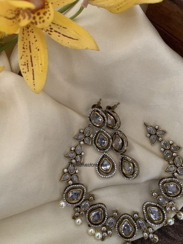 Budgeted Victorian Choker/Necklace set - White