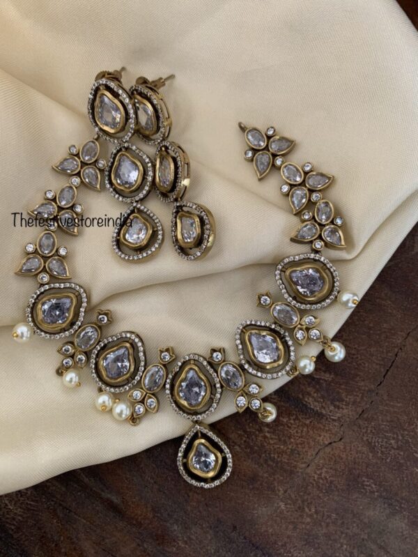 Budgeted Victorian Choker/Necklace set - White