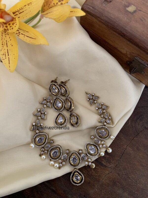 Budgeted Victorian Choker/Necklace set - White
