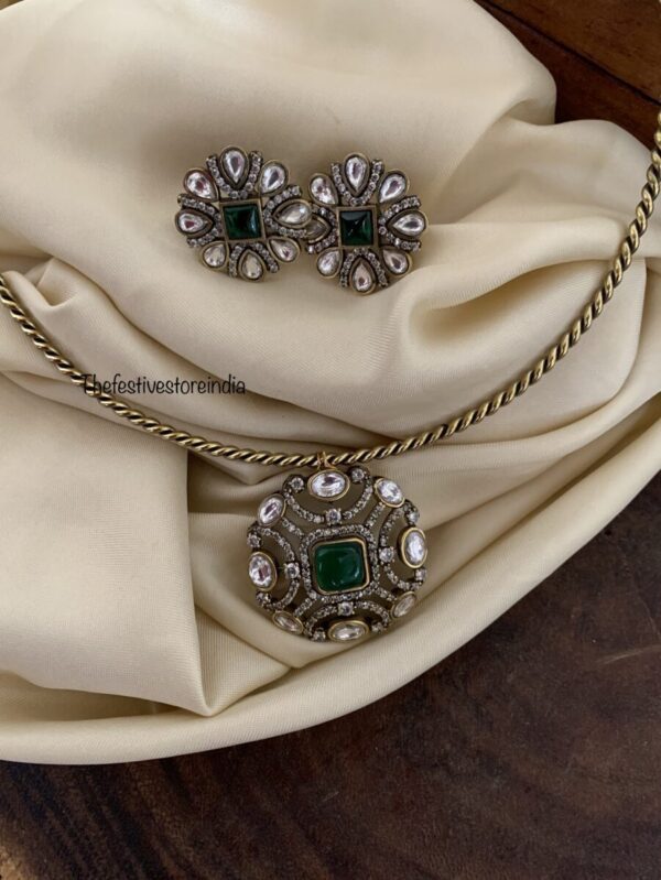 Victorian green pendant hasli set