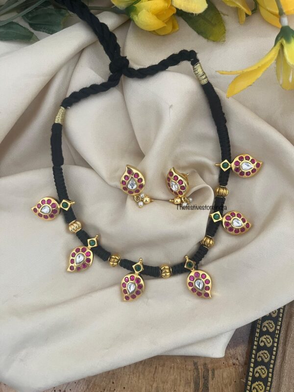 Black thread jadau maanga / mango set