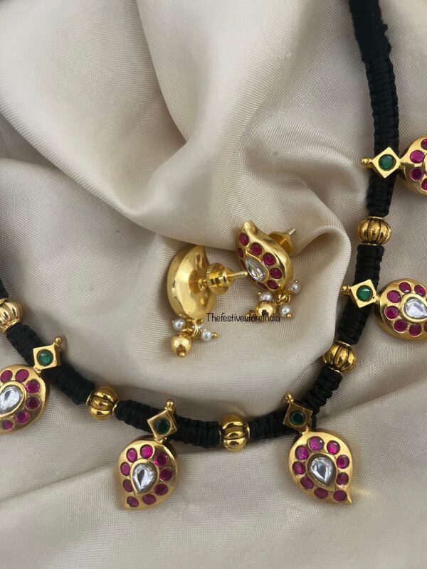 Black thread jadau maanga / mango set