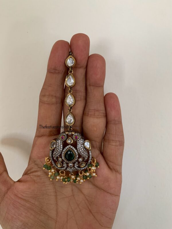 Green Victorian maangtikka