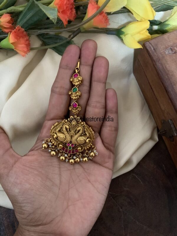 Navilu gold maangtikka