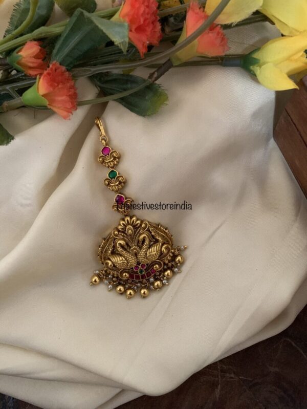 Navilu gold maangtikka