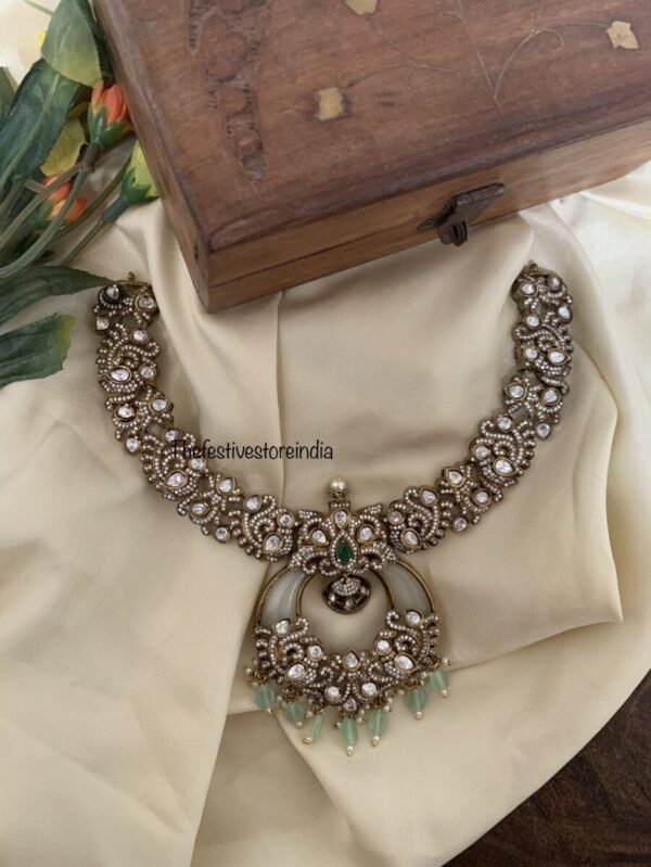 The Royal Victorian necklace