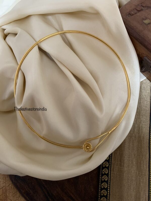 Plain gold Neckcuff