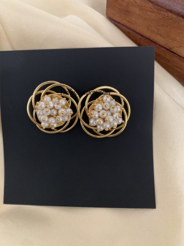 Cluster pearl earrings