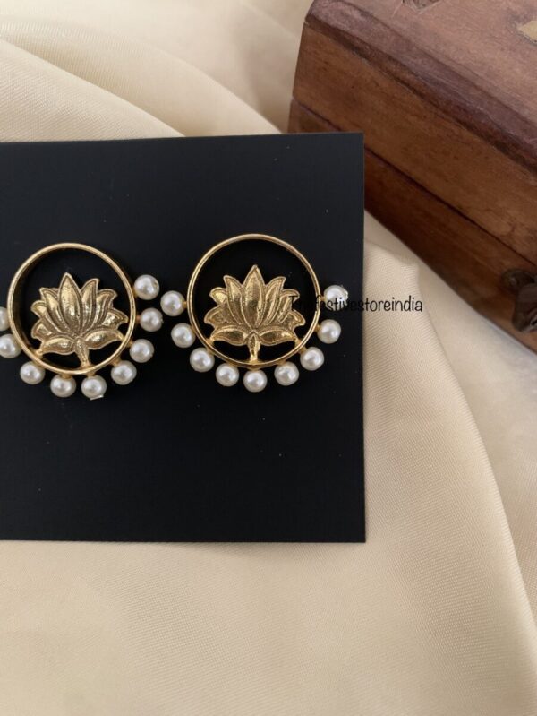 Lotus pearls