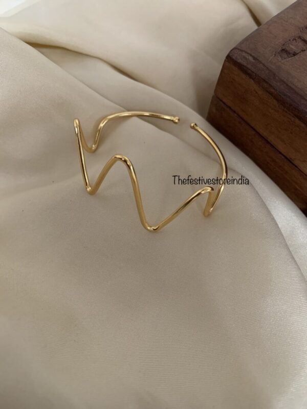Criss cross handcuff
