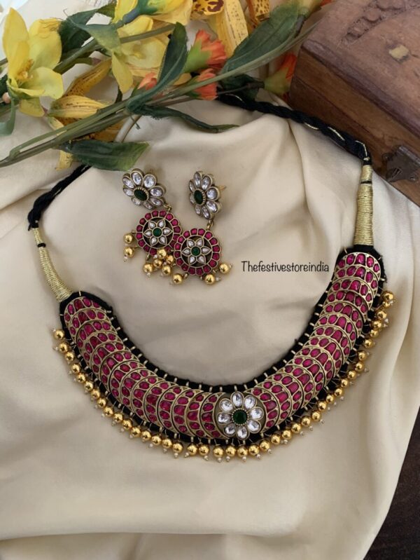 Thread Kemp knit Jadau necklace set