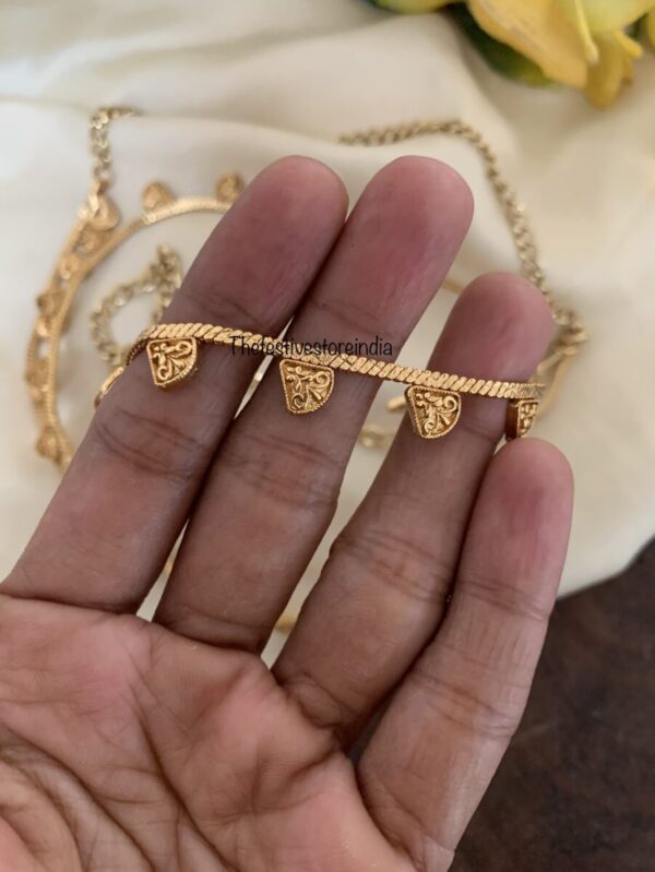 Budgeted gold waist chain