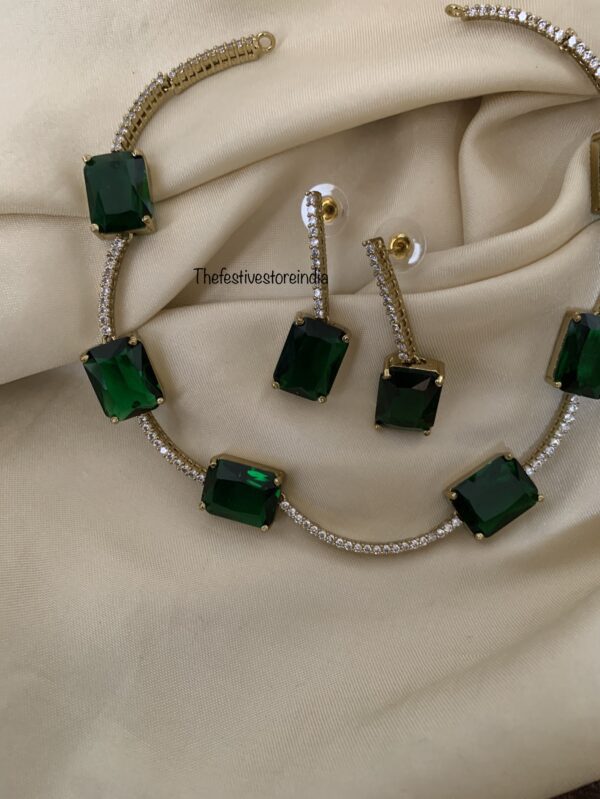 Contemporary AD emerald necklace set