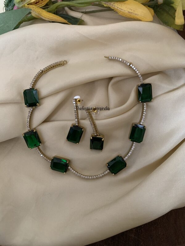 Contemporary AD emerald necklace set