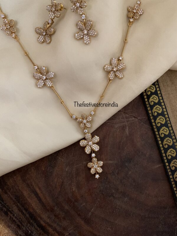 Classy AD floral drop necklace set