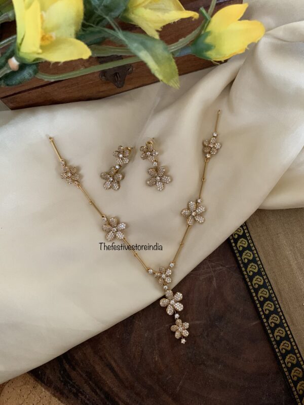 Classy AD floral drop necklace set