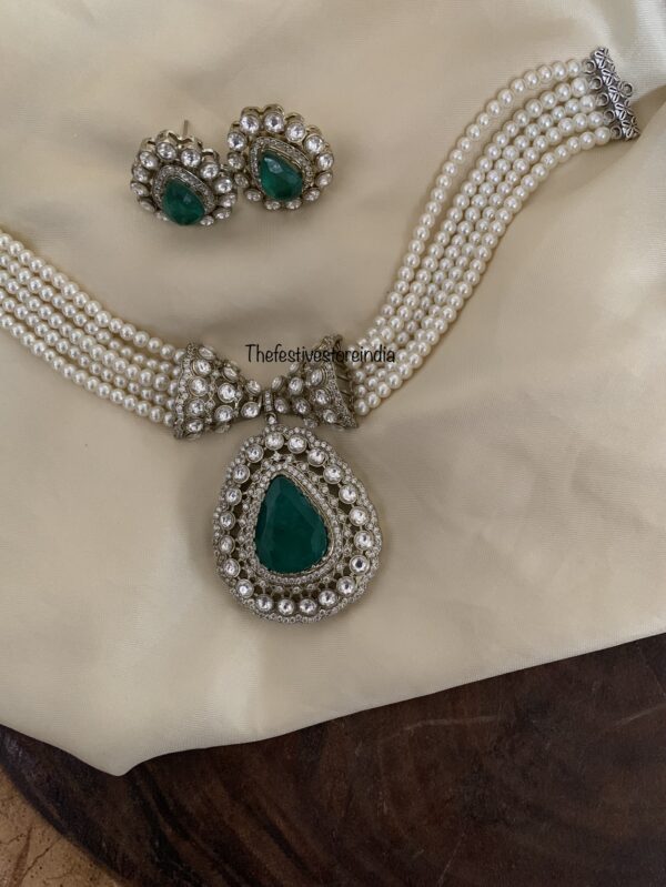 Victorian Green and pearls necklace set