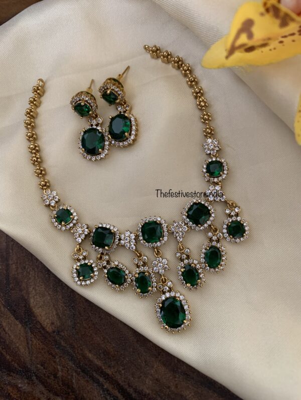 Emerald / Green Victorian drops set