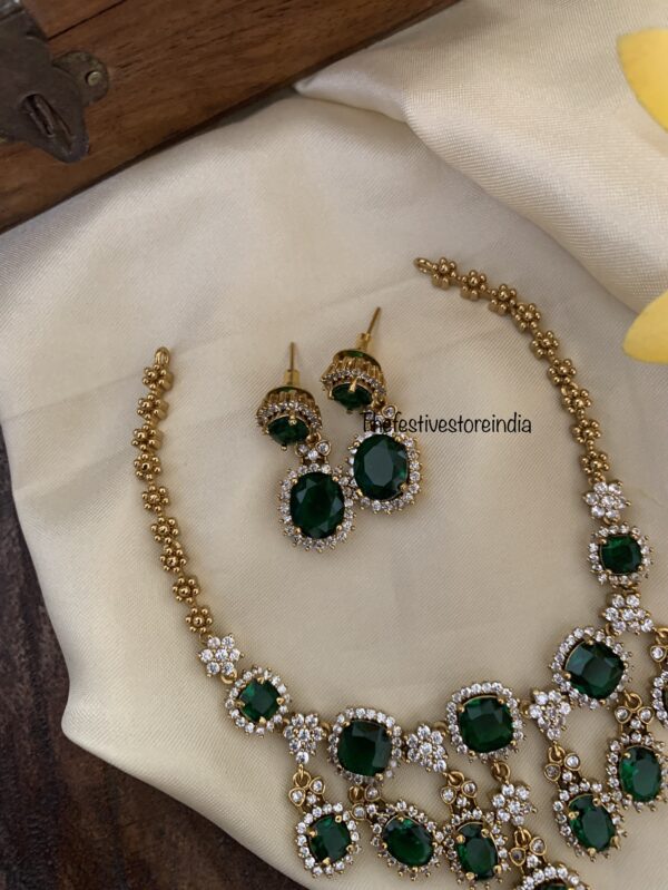 Emerald / Green Victorian drops set